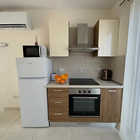 Domisol Duplex Near Sea Apartment St. Paul's Bay