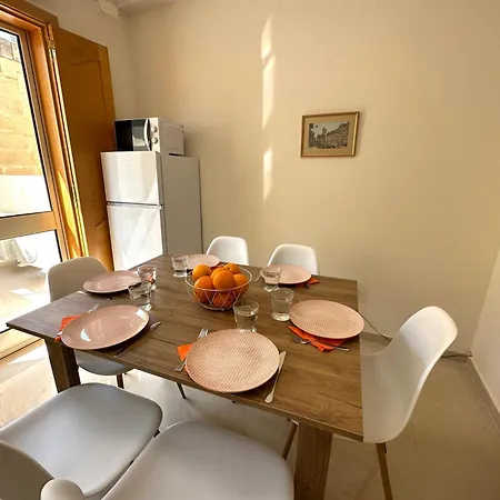 Domisol Duplex Near Sea Apartment St. Paul's Bay